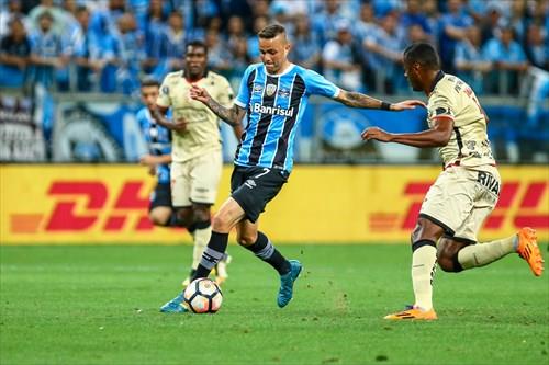 Grêmio perde, mas elimina Barcelona e volta à final da Libertadores