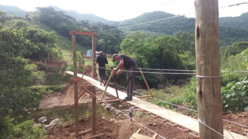 Ponte pênsil em Alto Rio Pequeno é recuperada