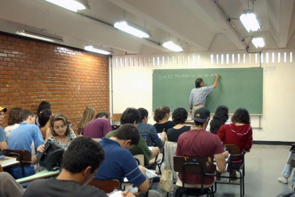 Exame de competências do ensino fundamental e médio é realizado este domingo