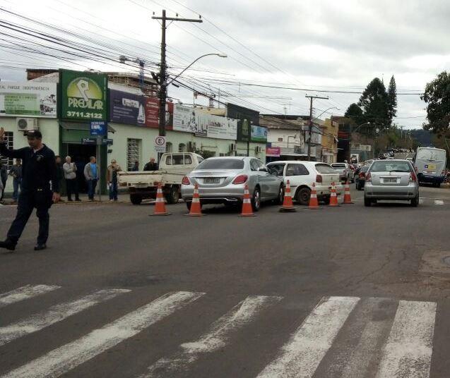 Acidente deixa feridos na Rua Venâncio Aires