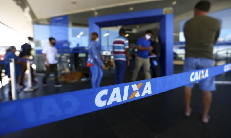 Ex-estagiária da Caixa é condenada por transferir valores ilegalmente de contas de clientes