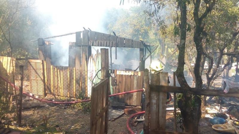 Família pede ajuda após perder casa em incêndio em Rio Pardo