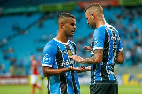 De virada, Grêmio vence a primeira na temporada