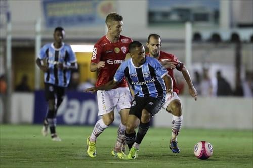 Grêmio empata com o São Luiz na estreia