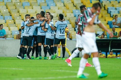 Com atuação de gala, Grêmio derrota Fluminense e avança