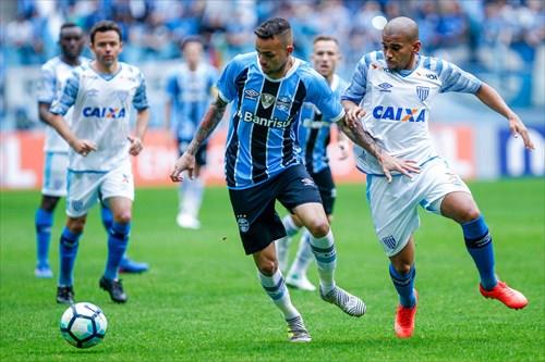 Grêmio para no goleiro do Avaí e perde terceira seguida no Brasileirão