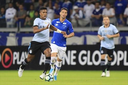 Grêmio empata com Cruzeiro e segue na vice-liderança