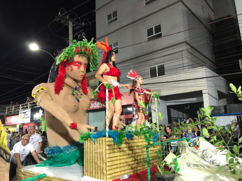 Carnaval em Venâncio Aires leva 11 mil pessoas à Rua Osvaldo Aranha