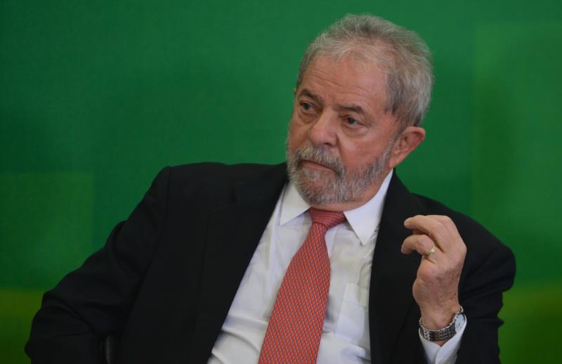 Ministro do STJ nega mais um recurso de Lula para deixar prisão