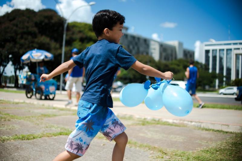 Vereadores derrubam veto do Executivo ao projeto que prevê atendimento prioritário para autistas