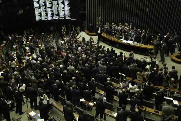 Câmara retoma sessões na terça e pode votar denúncia contra Temer