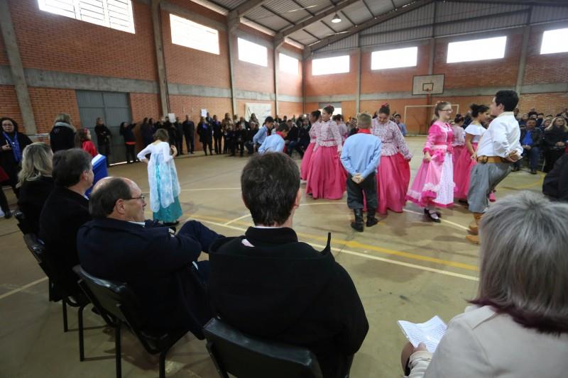 Inauguração de ginásio de esportes beneficia 220 estudantes em Lajeado