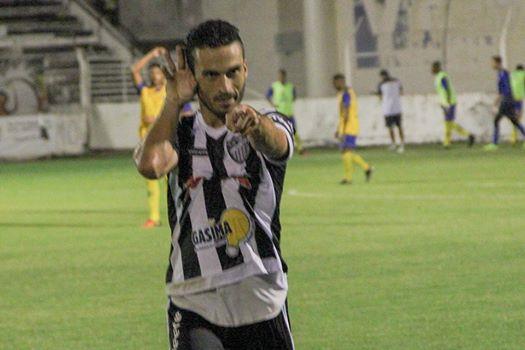 Galo sai atrás, mas busca importante empate fora de casa