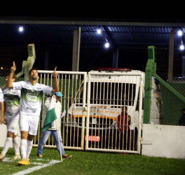 Hyantony marca e Avenida vence nos Eucaliptos