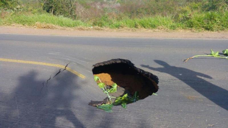 ERS-401 é liberada após asfalto ceder em Charqueadas