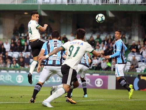 Com gol nos acréscimos, Grêmio vence o Coritiba no Couto Pereira