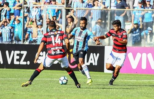 Mesmo superior, Grêmio fica apenas no empate contra o Vitória-BA