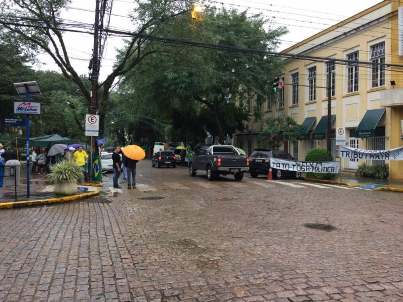 Ato a favor do governo Bolsonaro ocorre em Santa Cruz