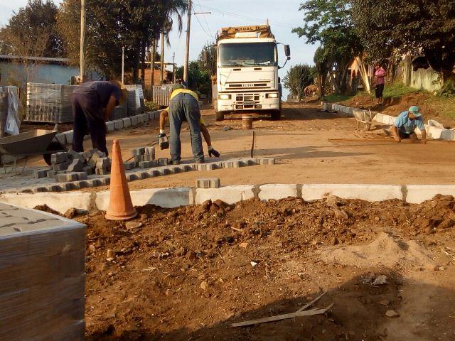 Rua de Rio Pardo é pavimentada após reivindicação da comunidade