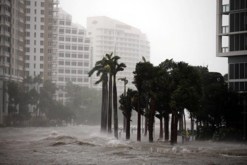 Furacão Irma faz três primeiras vítimas na Flórida