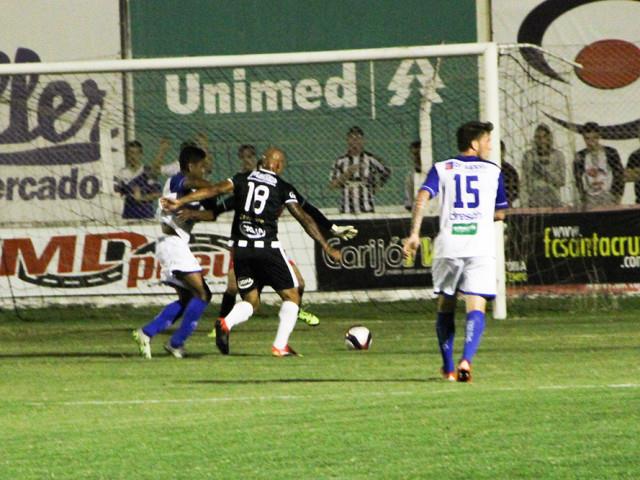 Santa Cruz é goleado em casa pelo Aimoré