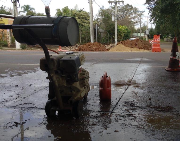 Obra em rede de água pede cuidados no trânsito