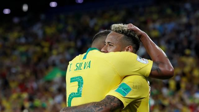 Brasil derrota Sérvia e vai às oitavas da Copa do Mundo