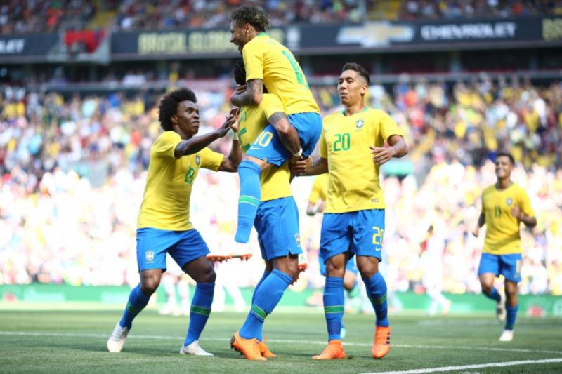 Neymar volta com gol e Brasil vence a Croácia