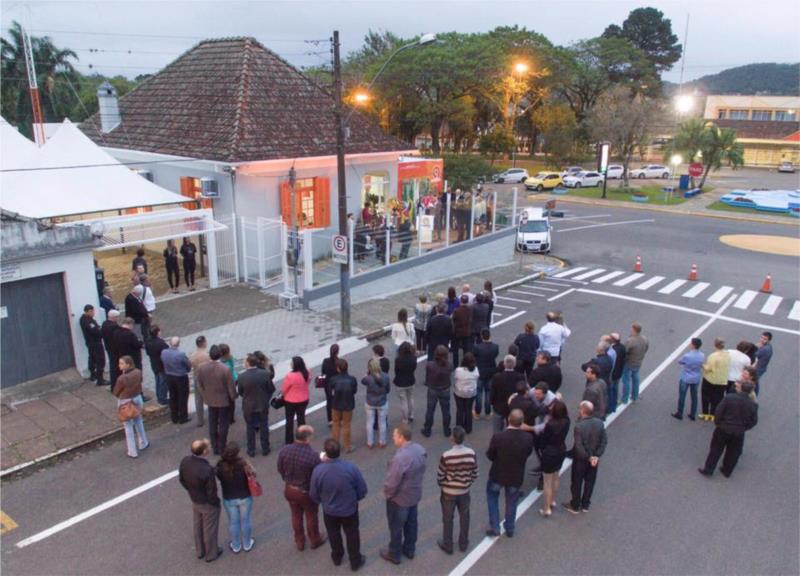 Vereadores homenageiam a Arauto FM