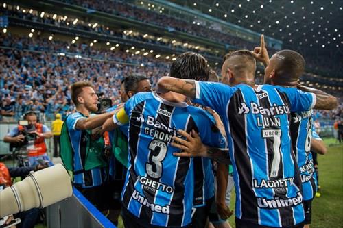 Grêmio vence na Arena e fica a 90 minutos do tri da Libertadores