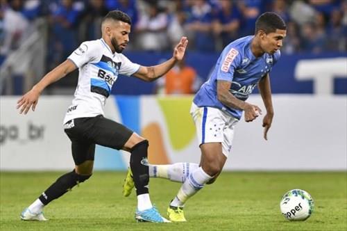 Grêmio sofre gols no fim e deixa a Primeira Liga