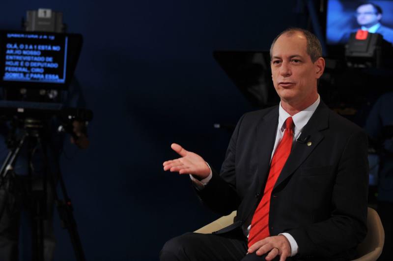 PDT lança candidatura de Ciro Gomes a presidente