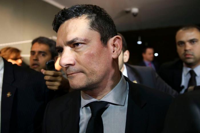 Sob pressão, Moro muda pacote anticrime