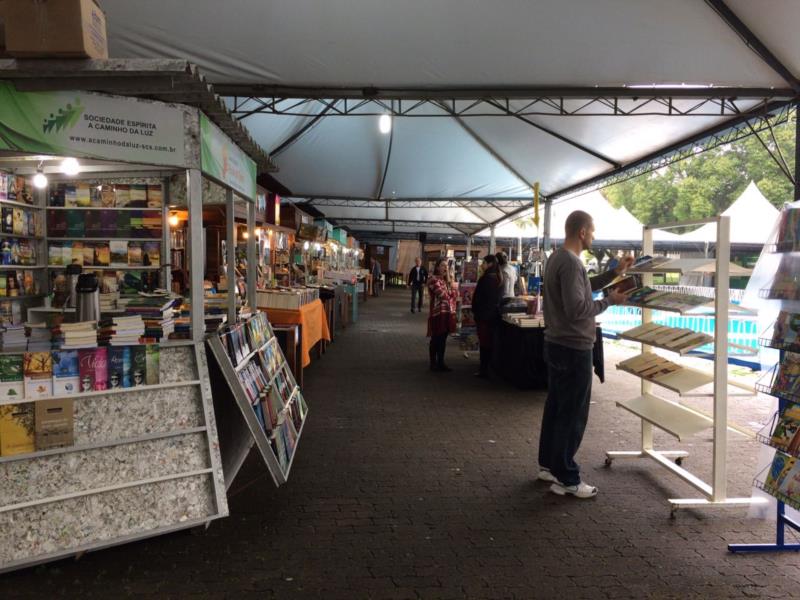 Feira do livro encerra com 18 mil livros vendidos