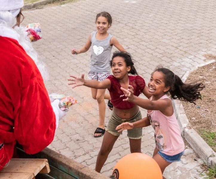 Ação entre amigos adoça o Natal de crianças carentes em Rio Pardo