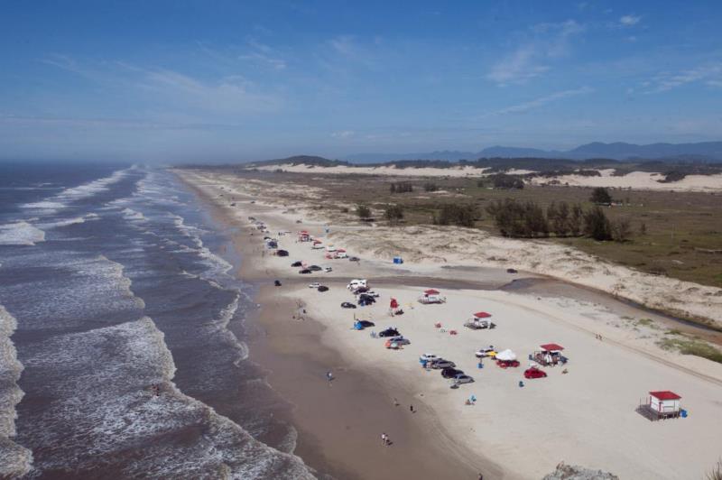 Cai o número de praias impróprias para banho no RS