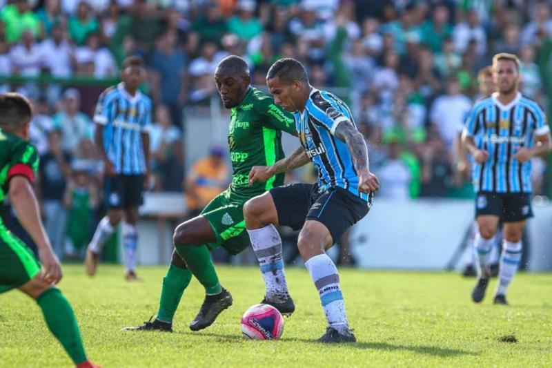 Grêmio e Avenida duelam por Gauchão e Taça da Recopa neste domingo