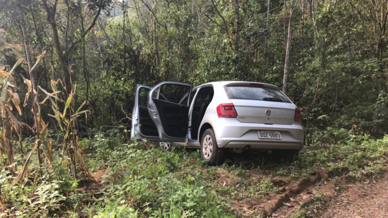 Na fuga, criminosos roubaram carro de padre