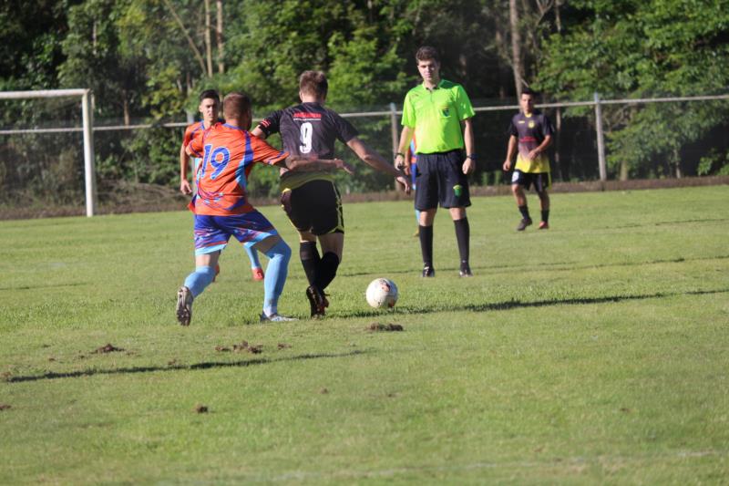 Copa MD Pneus 20 anos define semifinalistas neste domingo