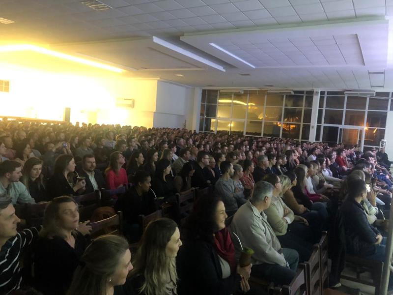 Palestra de Eduardo Tevah reúne mais de 600 pessoas em Venâncio Aires