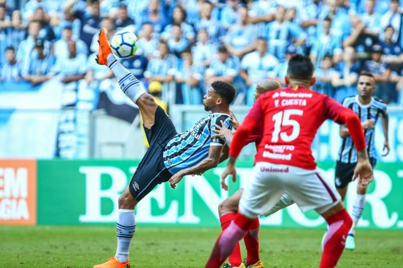 Grêmio joga melhor, mas para na defesa do Inter e clássico termina empatado