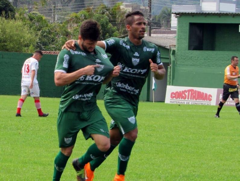 Avenida vence e segue invicto na Copa Wianey Carlet