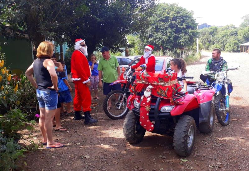 Grupo de trilheiros arrecada brinquedos e alimentos para o Natal Solidário