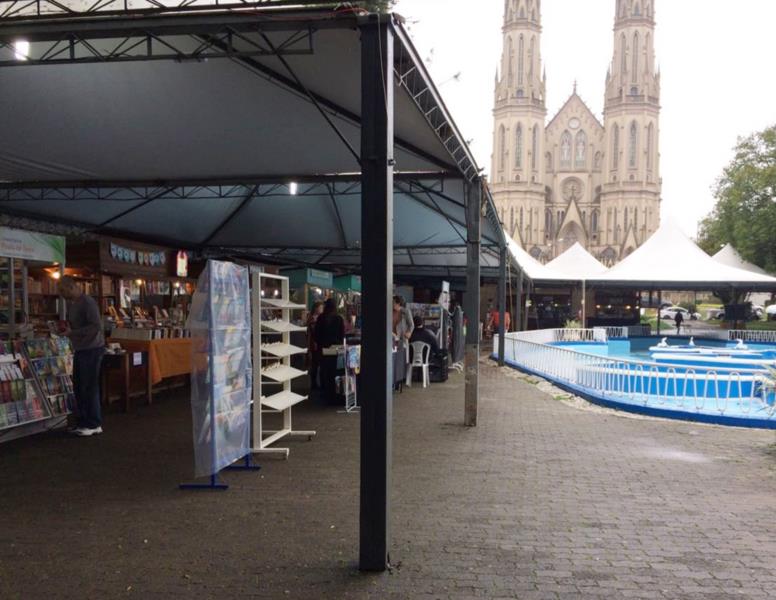 Último dia para visitar a Feira do Livro