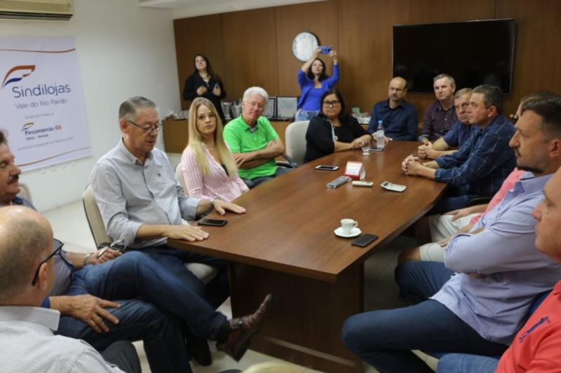 Vereadores de Santa Cruz se reúnem com o Sindilojas para manifestar apoio à vinda da Havan