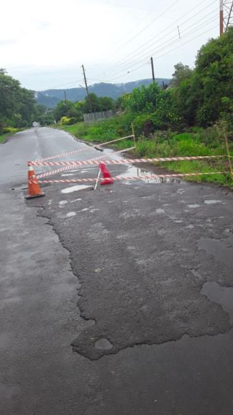 Problemas em bueiro deixam trânsito em meia pista no interior de Vera Cruz