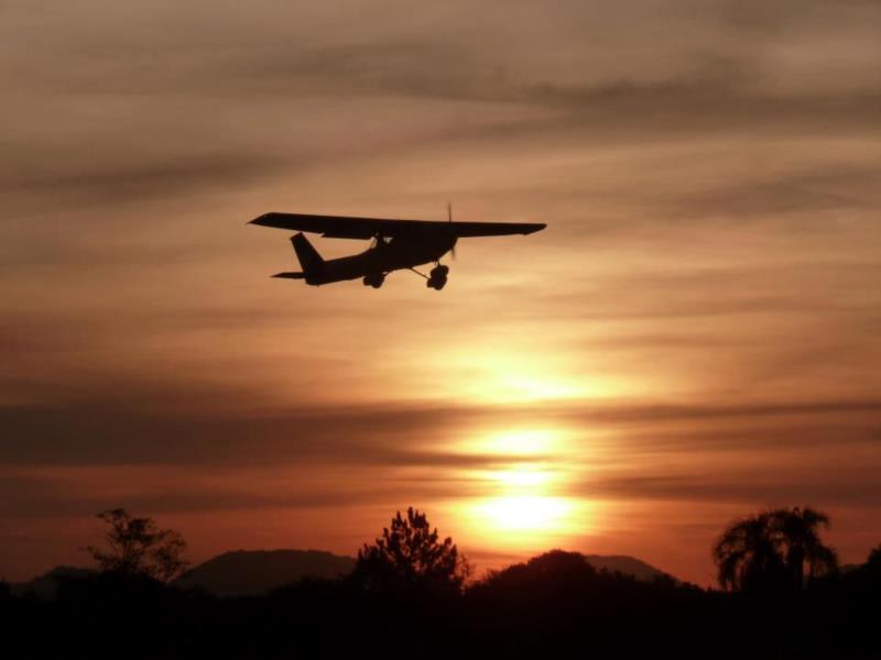 Aeroclube Santa Cruz promove atividade no Dia das Crianças