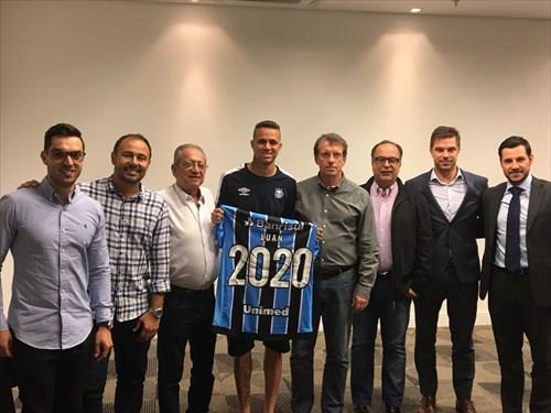 Grêmio renova com Luan