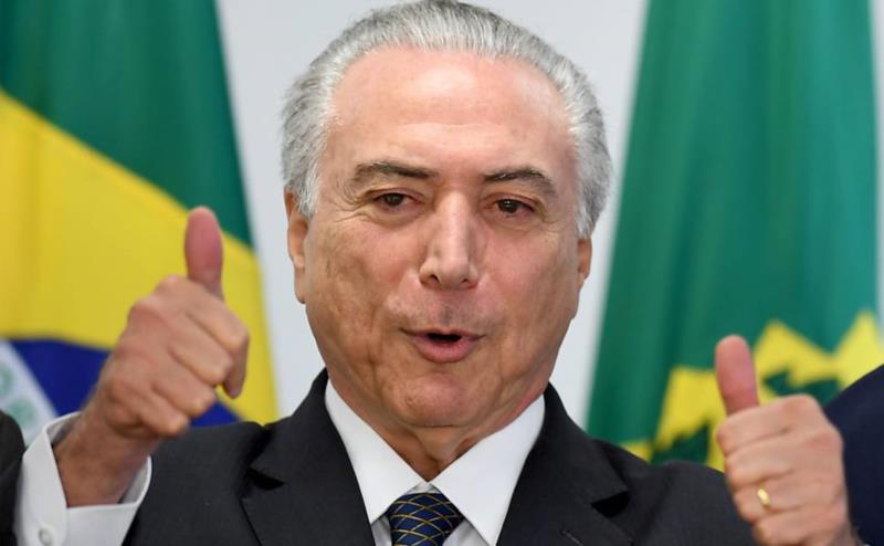 Temer estuda possibilidade de exonerar ministros para votarem contra denúncia