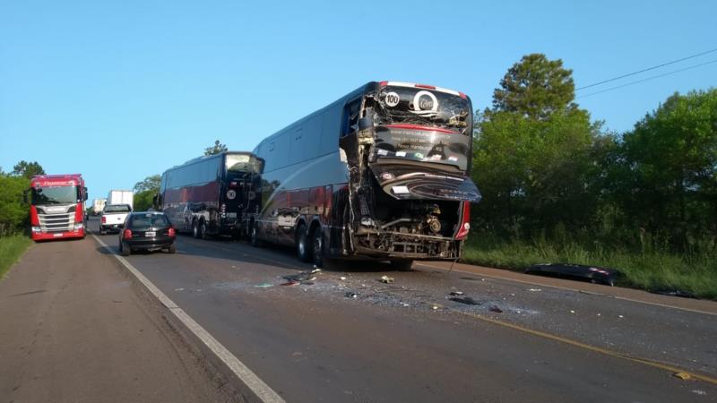 Acidente envolve três ônibus na BR-290 em Cachoeira do Sul